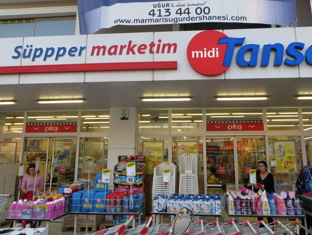 Marmaris has many supermarkets, a couple of suppermarkets, but only the Tansas store where we shop is a real supppermarket