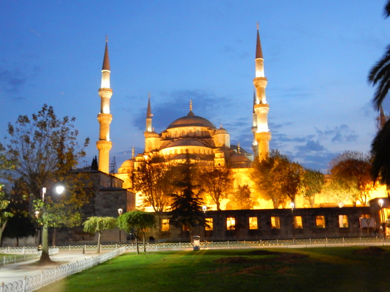 Sultan Ahmed Mosque at dusk