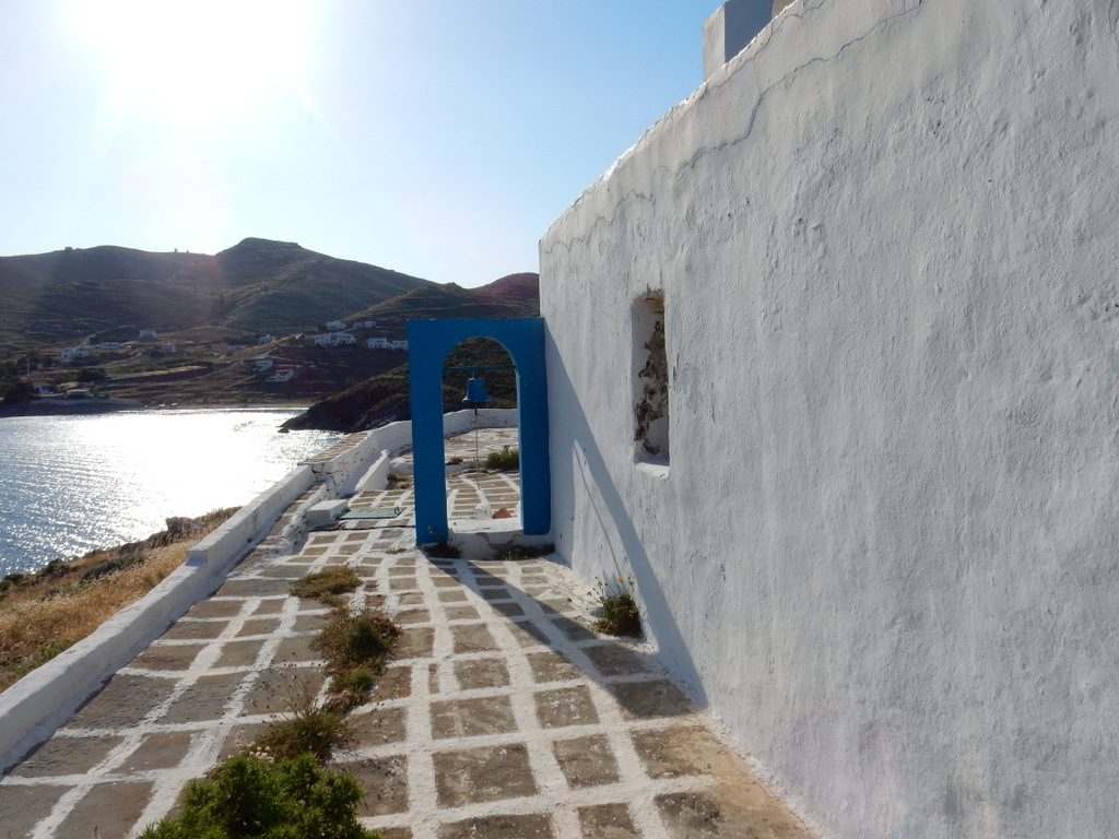 Small church on tiny island in front of Ayios Stefanos, Kythnos